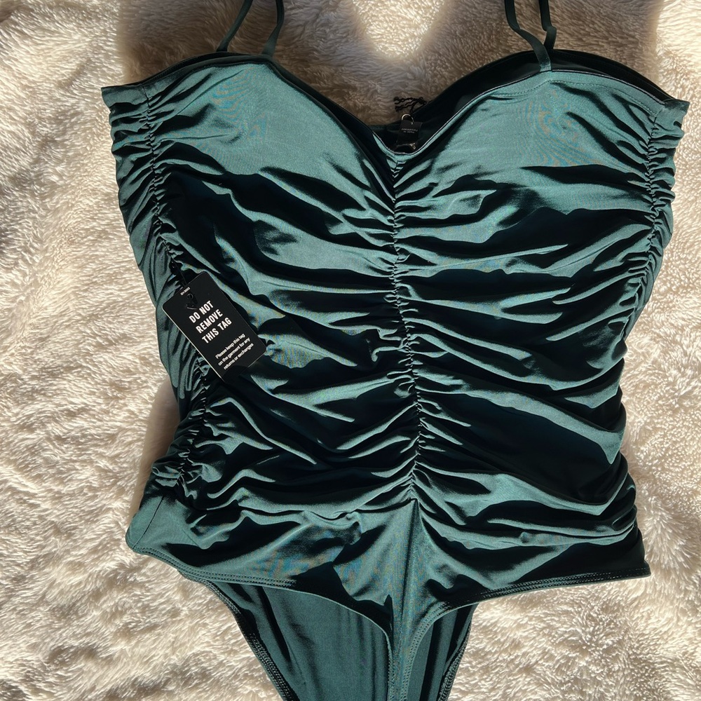 Elegant Green EXPRESS BODY CONTOUR Women's Top - Picture 4 of 6